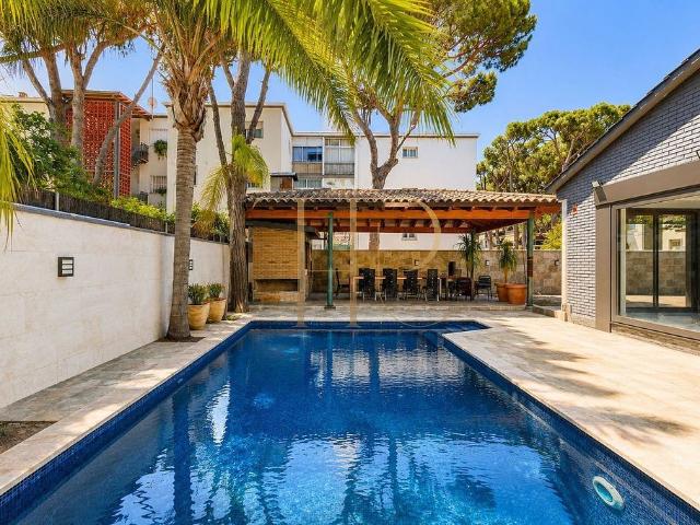 Chalet en alquiler en paseo De la Marina, Castelldefels, de 300 m² 5 habitaciones por 13.000