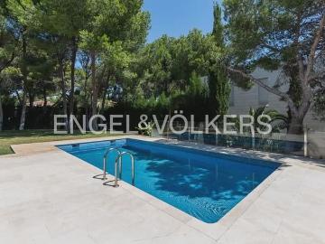 Chalet en alquiler en Chiva, Valencia