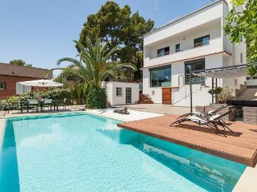 Chalet en alquiler en avenida, Castelldefels, de 200 m² 4 habitaciones por 6.800