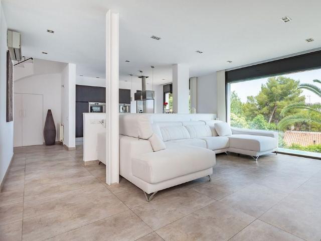 Chalet en alquiler en avenida, Castelldefels, de 200 m² 4 habitaciones por 6.800