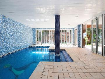 Chalet en alquiler en avenida De Bellamar, Castelldefels, de 385 m² 8 habitaciones por 6.250