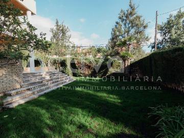 Chalet en alquiler en avenida De Jacint Esteva Fontanet, Esplugues de Llobregat, de 550 m² 5 habitaciones por 6.000