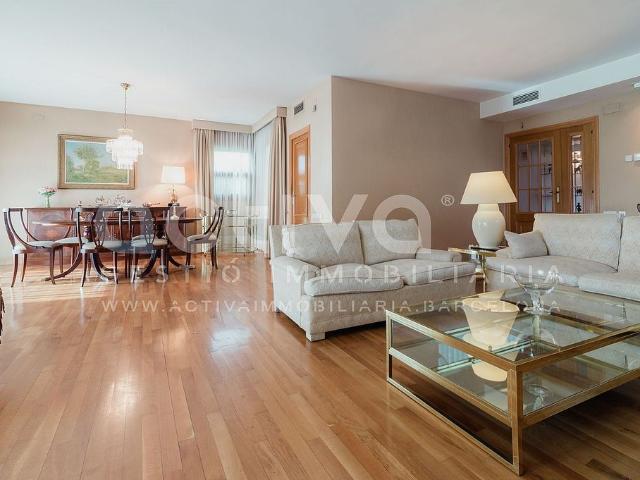 Chalet en alquiler en avenida De Jacint Esteva Fontanet, Esplugues de Llobregat, de 550 m² 5 habitaciones por 6.000