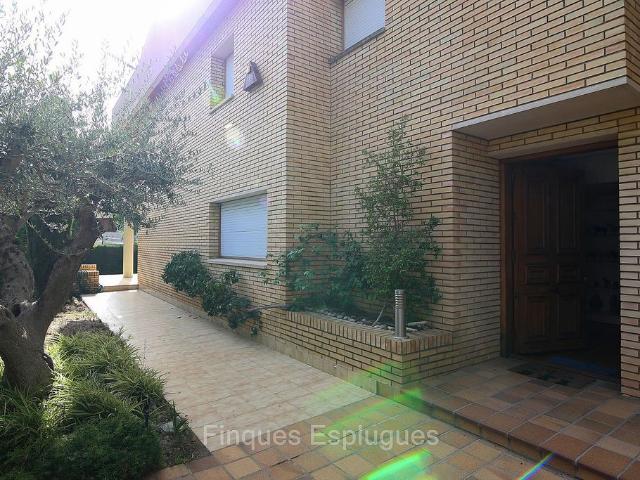 Chalet en alquiler en avenida Maestra Dolors Barcelo de, Esplugues de Llobregat, de 383 m² 6 habitaciones por 7.000