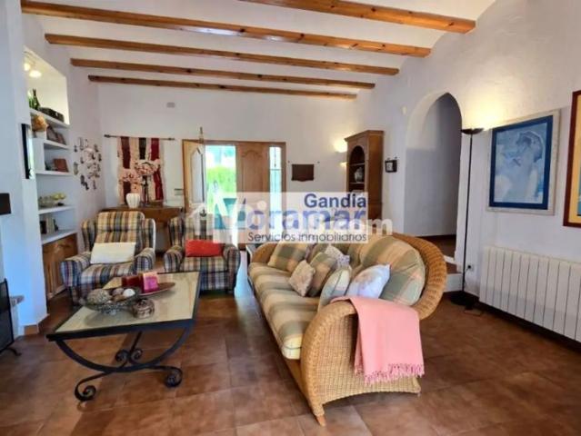 Chalet en alquiler en Avinguda del Ponent