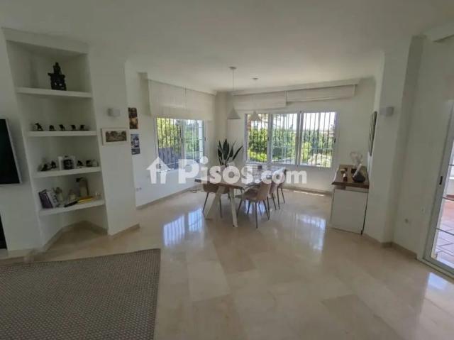 Chalet en alquiler en Elviria