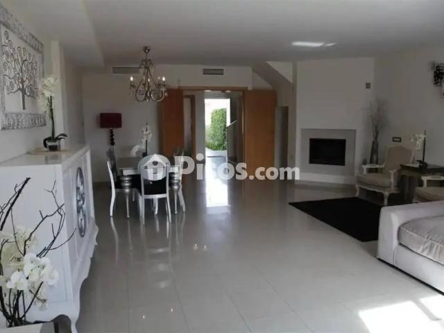 Chalet en alquiler en El Paraíso Atalaya Benamara