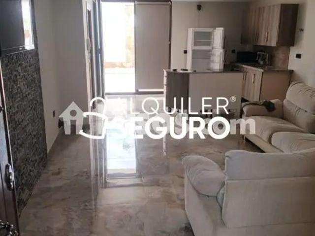 Chalet en alquiler en Jun