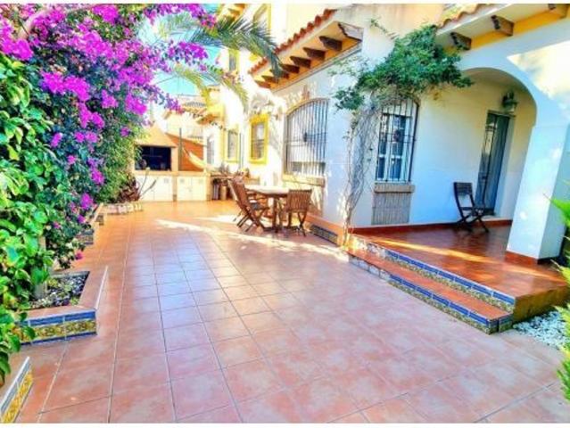 Chalet en Alquiler en La Marina, Alicante