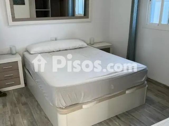 Chalet en alquiler en Las Lagunas Campano