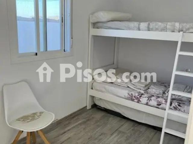 Chalet en alquiler en Las Lagunas Campano