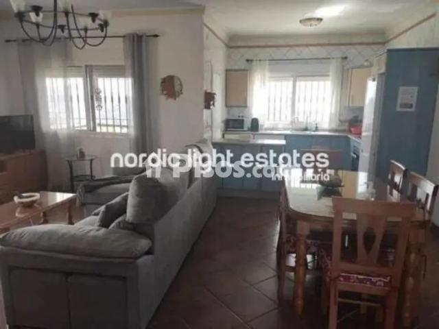Chalet en alquiler en Núcleo