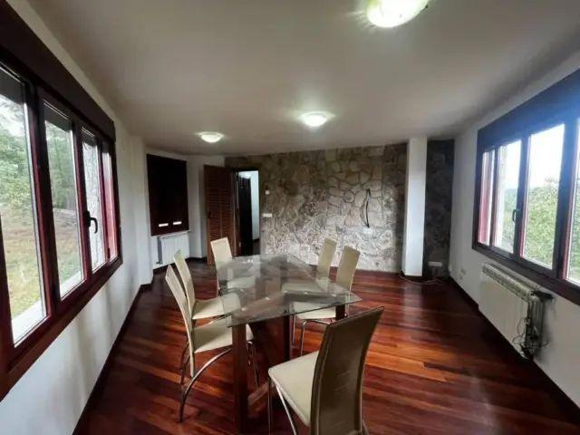 Chalet en alquiler en San Cibrao Das Viñas Capital