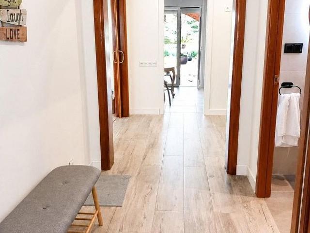 Chalet en alquiler en Pacs del Penedès, de 227 m² 6 habitaciones por 3.500