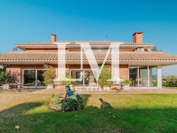 Chalet en alquiler en pasaje Santa Rita, Argentona, de 538 m² 6 habitaciones por 3.950