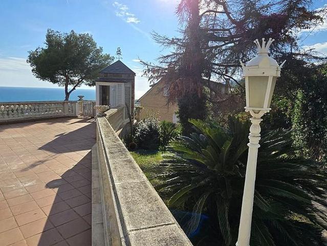 Chalet en alquiler en paseo De la Creu, Castelldefels, de 420 m² 8 habitaciones por 8.900