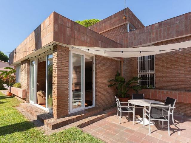 Chalet en alquiler en paseo Del Pitort, Castelldefels, de 210 m² 5 habitaciones por 14.000