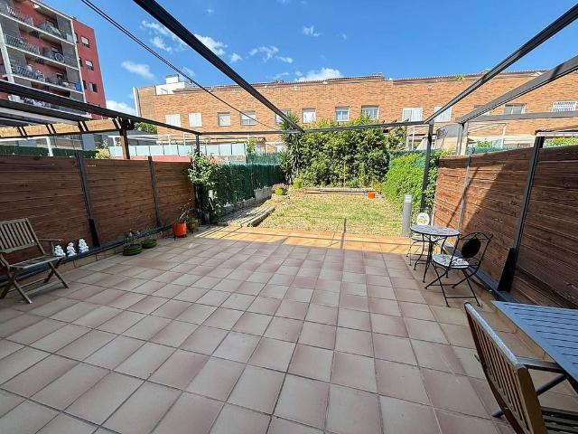 Chalet en alquiler en plaza De Granollers, Sabadell, de 288 m² 4 habitaciones por 2.300