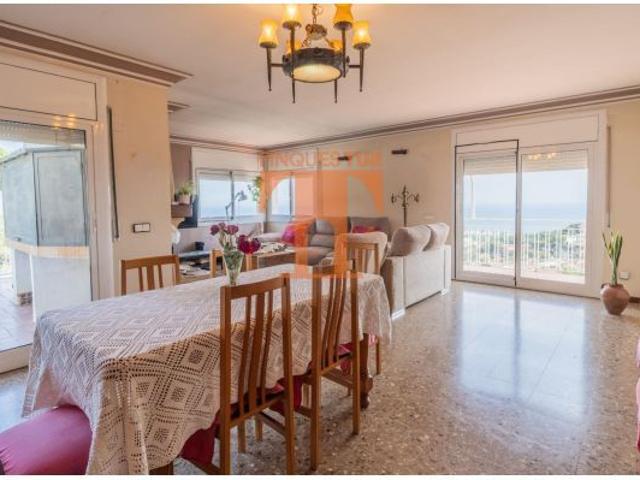 CHALET en ALQUILER en Premià de Dalt Maresme con VISTAS espectaculares y PISCINA privada