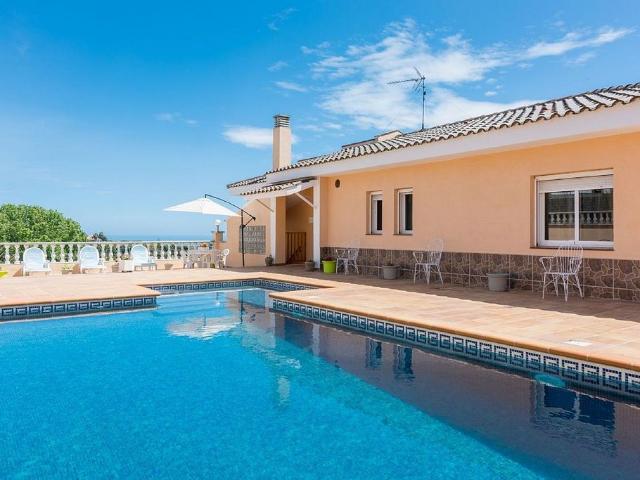 Chalet en alquiler en ronda De Garbi, Sant Cebrià de Vallalta, de 107 m² 4 habitaciones por 9.500
