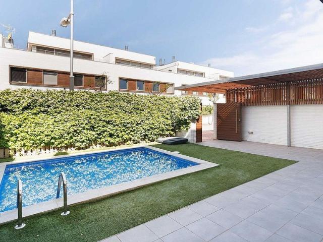 Casa adosada en alquiler en ronda D'arraona, Sant Quirze del Vallès, de 285 m² 5 habitaciones por 3.300