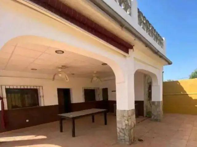 Chalet en alquiler en Utrera
