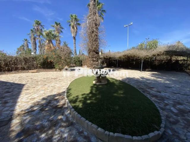 Chalet en alquiler en Villamartin