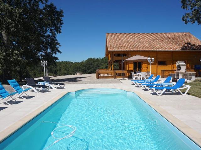 Chalet en bois avec piscine, secteur Monflanquin 165m² Montagnac sur Lède