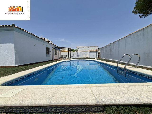 CHALET EN EL PAGO MELILLA EN CHICLANA JUNTO NOVO SANCTIPETRI