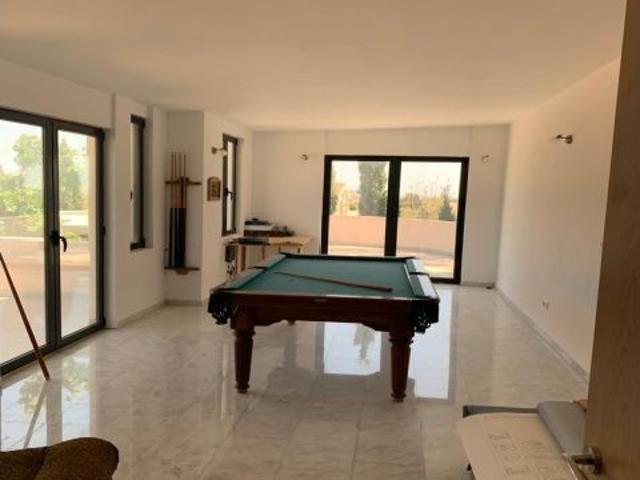 Chalet en esquina en El Moralet, Alicante