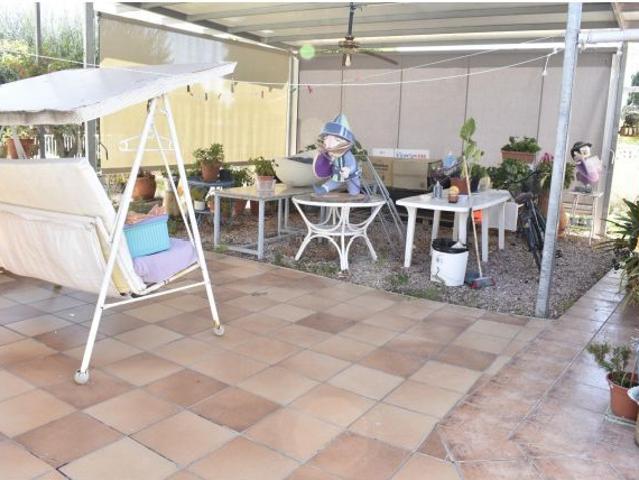 ¡ CHALET EN EXCELENTE UBICACIÓN, ESQUINADO Y TODO EN UNA SÓLA PLANTA !