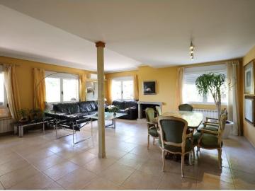 CHALET EN LOS ARROYOS