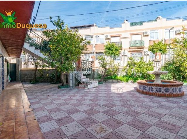 Chalet en La Vega de Granada. Con parcela de 921 m2