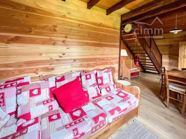 Chalet en madriers 58 m² Terrain arboré d'environ 600 m² Garage