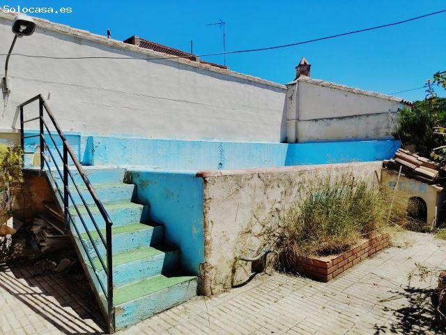 CHALET EN MASÍAS MONCADA. PRÓXIMO A PARADA DE METRO