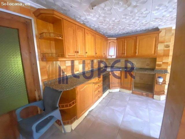 Chalet en San Vicente, cerca del Polideportivo, con 2 construcciones independientes