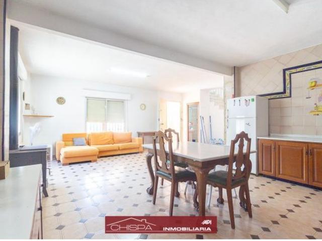 Chalet en suelo rústico con piscina y bonitas terrazas