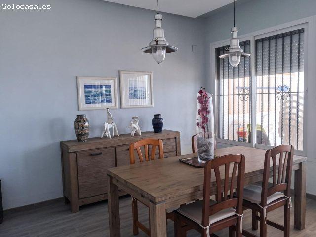 CHALET EN PLANTA BAJA SITUADO EN PRIMERA LÍNEA DE PLAYA