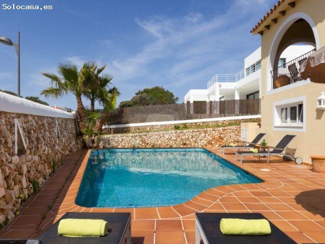 Chalet en primera línea de mar en Calan Brut