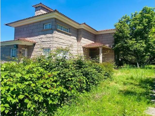 Chalet en Redondela con jardín y piscina