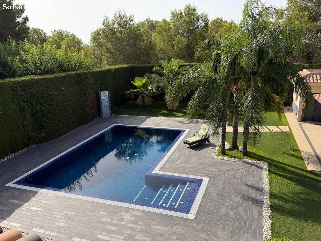 CHALET EN URBANIZACION MONTECOLORADO JUNTO A UN PARQUE Y PEGADO A LA POBLACION