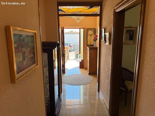 CHALET EN VENTA CON 3 DORMITORIOS, GARAJE, PATIO Y MERENDERO CON COCINA EN MORALEJA DEL VINO ZAMORA