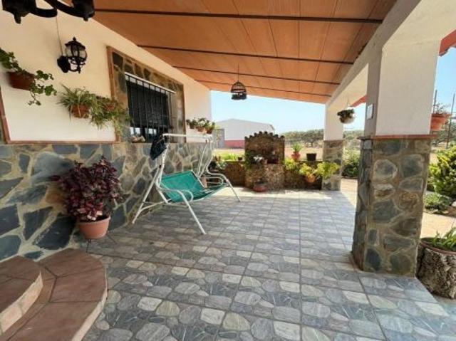CHALET EN VENTA CTRA OLIVENZA CHELES