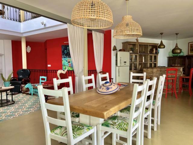 Chalet en venta Alfarnatejo con 6 dormitorios y piscina