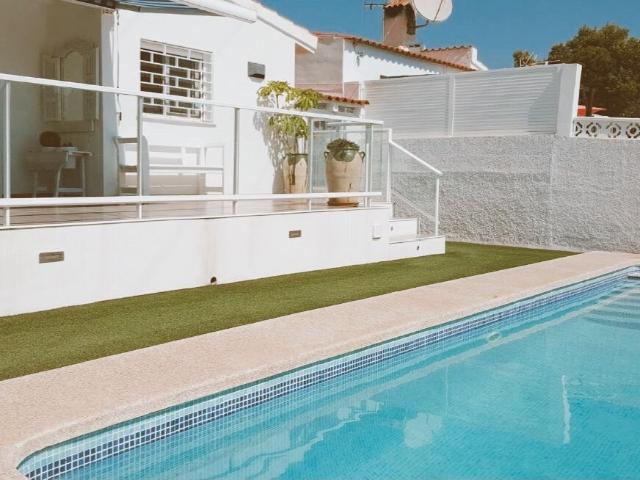 Chalet en venta. BENIDORM