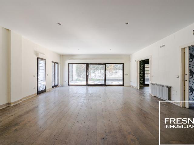 Chalet en venta en Cobeña. ¡IMPRESIONANTE VILLA INDEPENDIENTE EN COBEÑA!. Chalets.