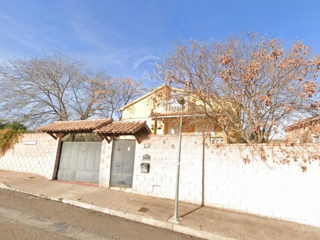 Chalet en venta en Cobisa. Exclusivo Chalet Independiente en Cobisa! Espacio, Privacidad y Comodidad en una Sola Planta. Chalets.