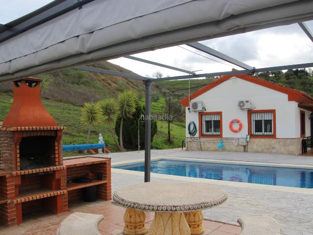 Chalet en venta en Coín. Chalet independiente con piscina en Coín. Chalets.