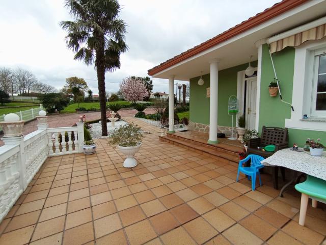 Chalet en venta en Coirós. Chalets.