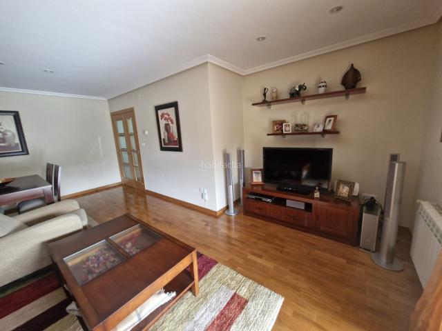 Chalet en venta en Coles. Chalet Adosado Zona Cambeo. Chalets.